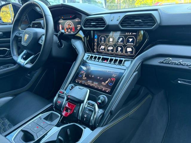 2021 Lamborghini Urus Graphite Capsule