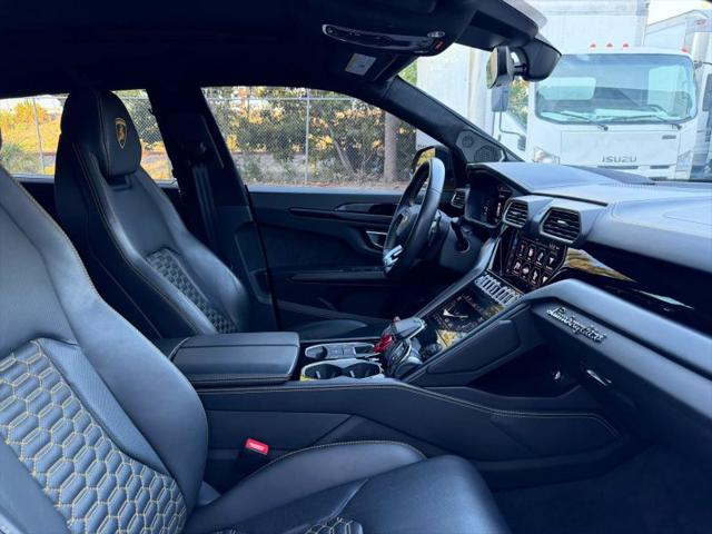 2021 Lamborghini Urus Graphite Capsule