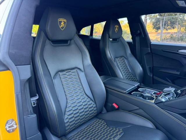 2021 Lamborghini Urus Graphite Capsule