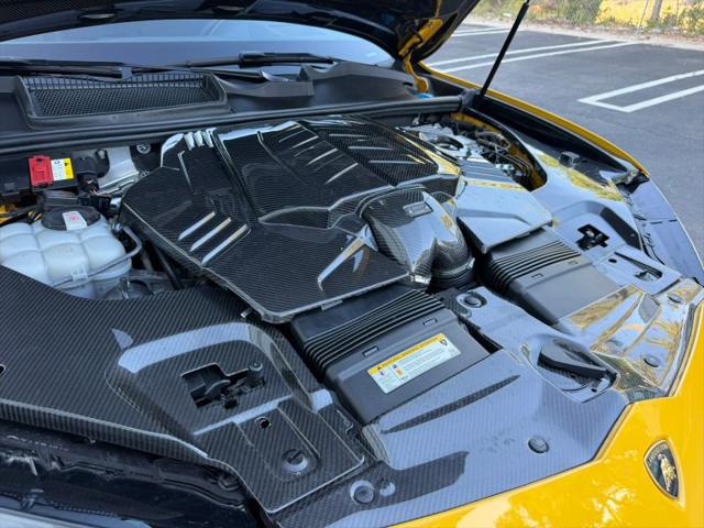 2021 Lamborghini Urus Graphite Capsule
