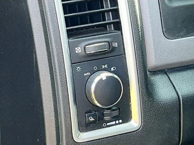 2019 Ram 1500 Classic SLT Crew Cab 4x2 6'4" Box