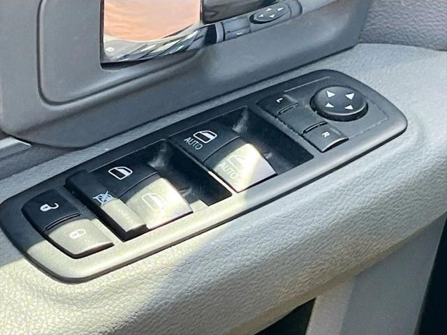2019 Ram 1500 Classic SLT Crew Cab 4x2 6'4" Box