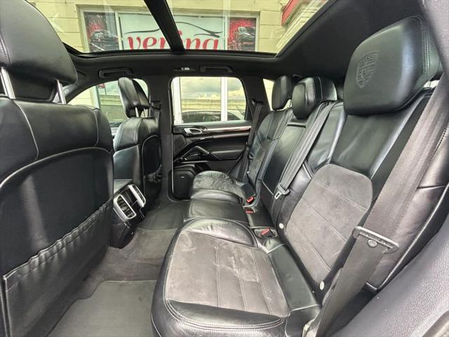 2017 Porsche Cayenne Platinum Edition