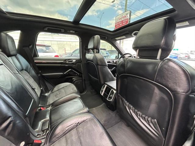2017 Porsche Cayenne Platinum Edition