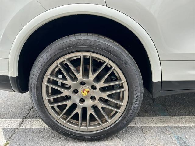 2017 Porsche Cayenne Platinum Edition