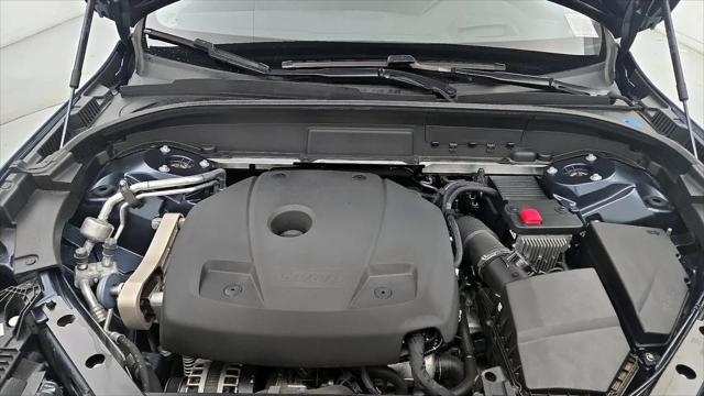 2021 Volvo XC60 T5 Momentum