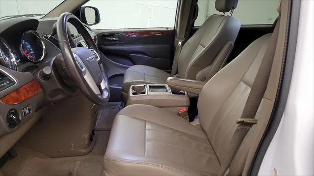 2015 Chrysler Town & Country LX