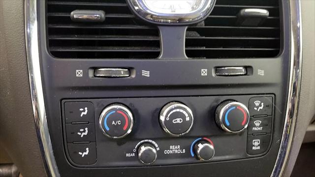 2015 Chrysler Town & Country LX