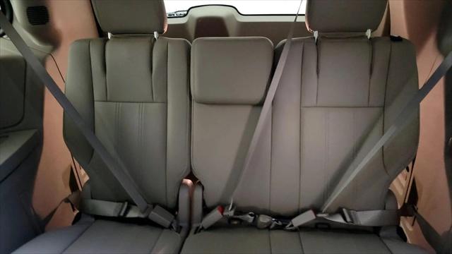 2015 Chrysler Town & Country LX
