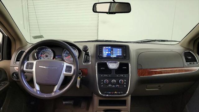 2015 Chrysler Town & Country LX