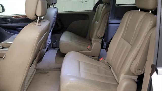 2015 Chrysler Town & Country LX