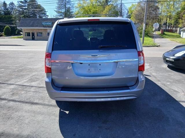 2013 Chrysler Town & Country Touring
