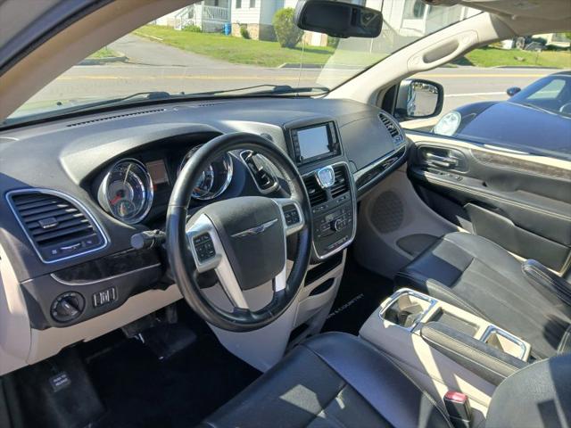 2013 Chrysler Town & Country Touring