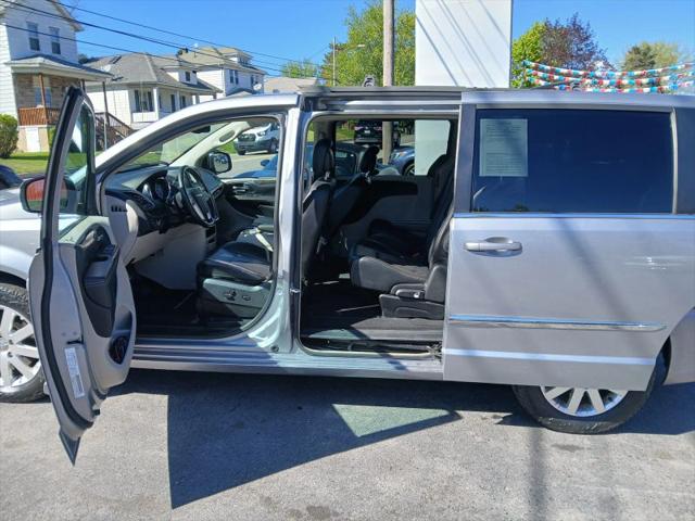 2013 Chrysler Town & Country Touring