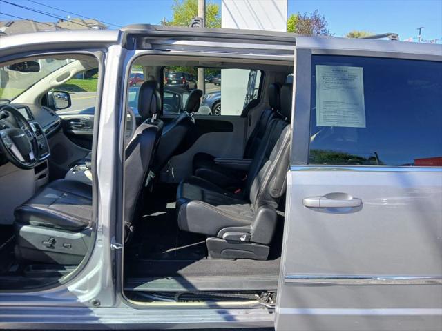 2013 Chrysler Town & Country Touring