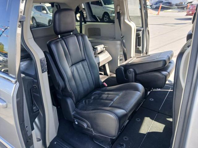 2013 Chrysler Town & Country Touring