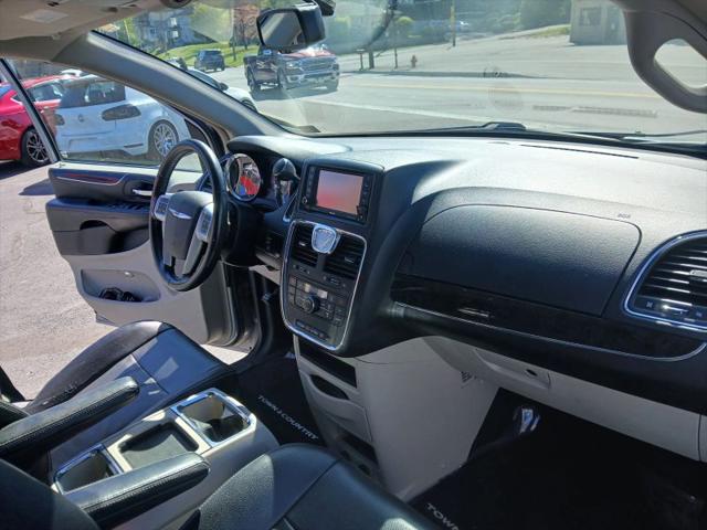 2013 Chrysler Town & Country Touring