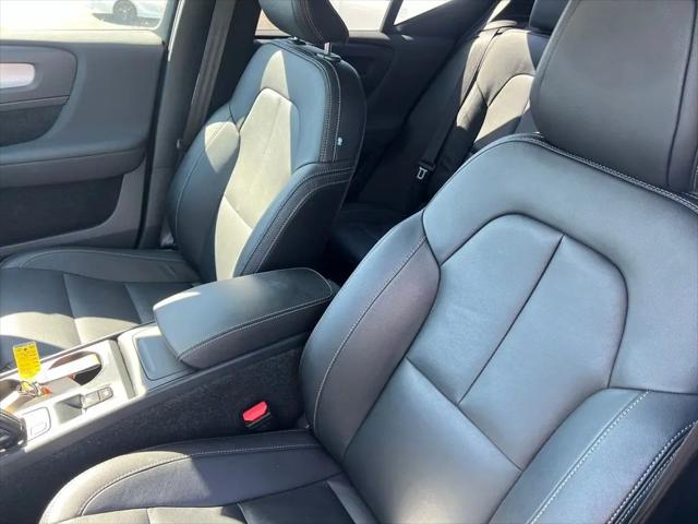 2021 Volvo XC40 T5 Momentum