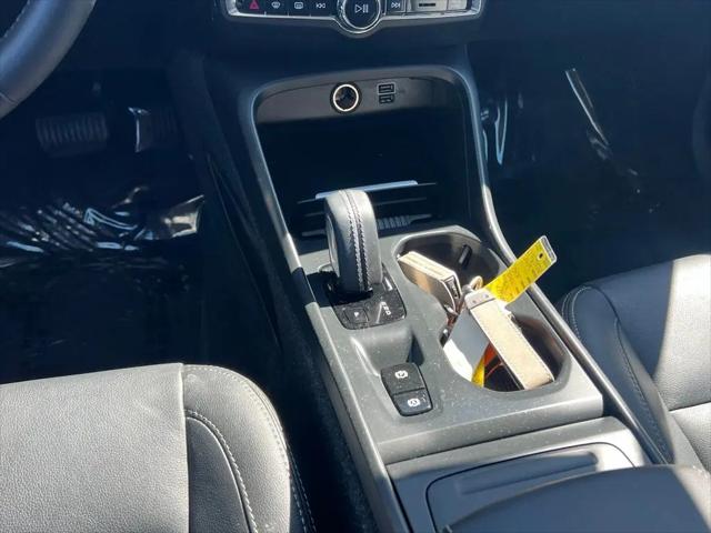 2021 Volvo XC40 T5 Momentum