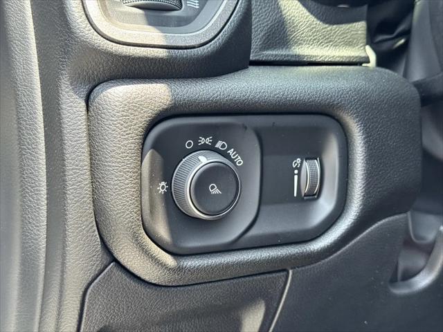 2026 Ram 1500 Tradesman Crew Cab 4x4 5'7" Box