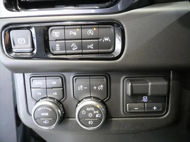 2025 GMC Yukon 4WD AT4