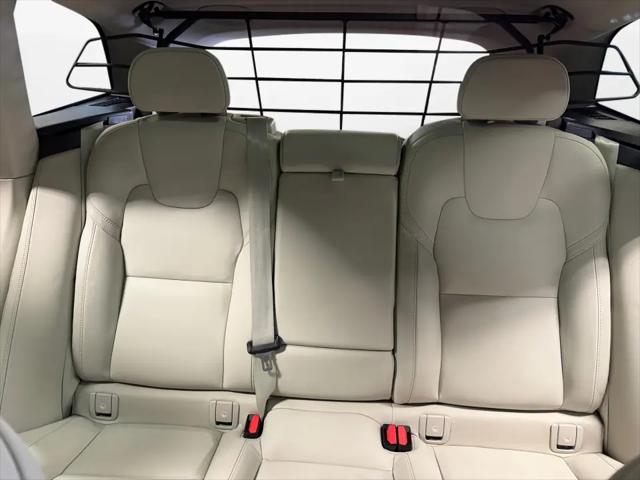 2025 Volvo XC60 Plug-In Hybrid Ultra, T8 AWD Electric/Gasoline, Dark