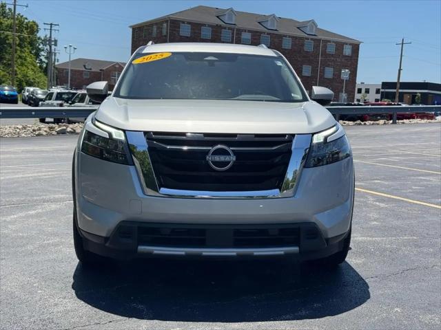 2025 Nissan Pathfinder SL FWD