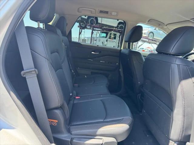 2025 Nissan Pathfinder SL FWD