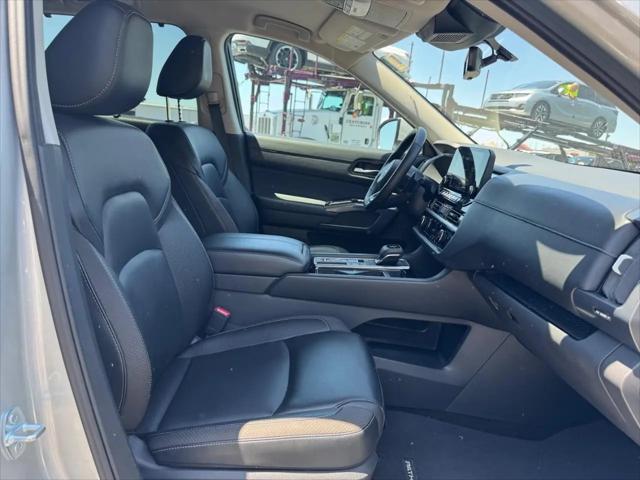2025 Nissan Pathfinder SL FWD