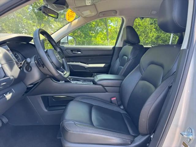 2025 Nissan Pathfinder SL FWD