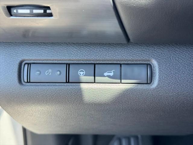 2025 Nissan Pathfinder SL FWD