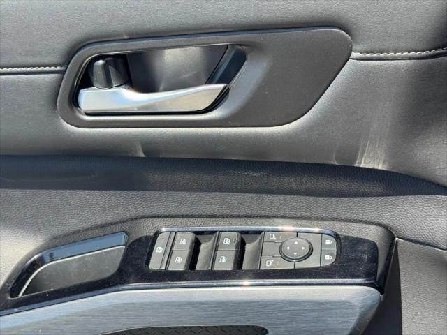 2025 Nissan Pathfinder SL FWD