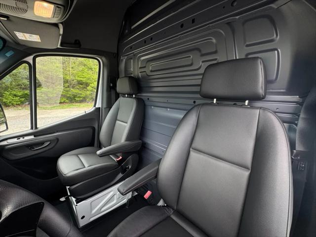 2025 Mercedes-Benz Sprinter 2500 High Roof 4-Cyl Diesel HO