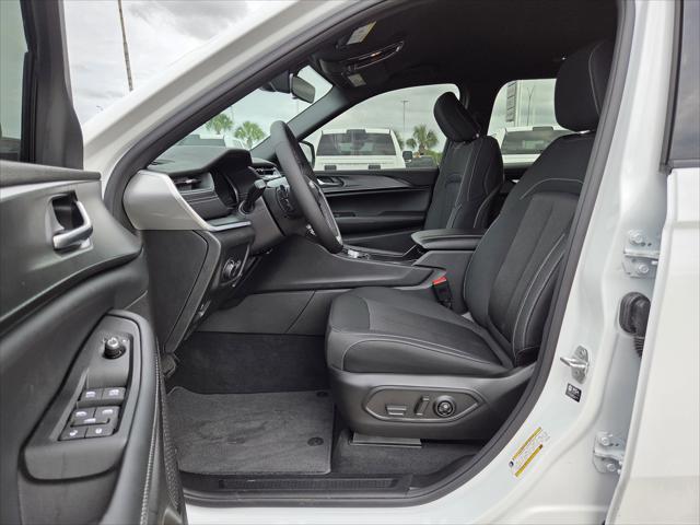 2026 Jeep Grand Cherokee L Laredo 4x4