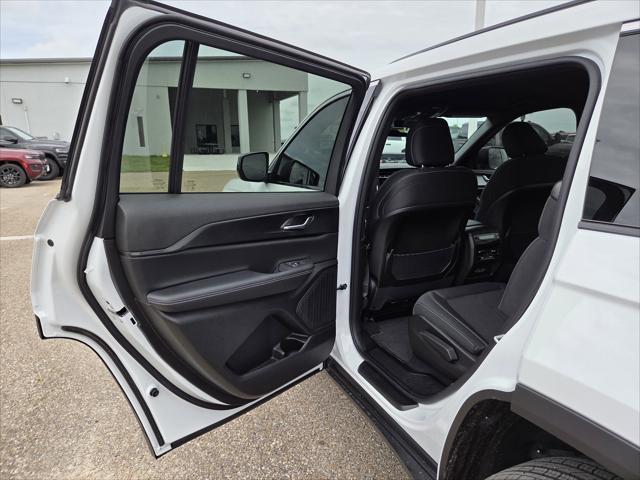 2026 Jeep Grand Cherokee L Laredo 4x4
