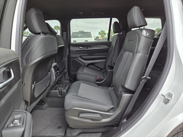 2026 Jeep Grand Cherokee L Laredo 4x4