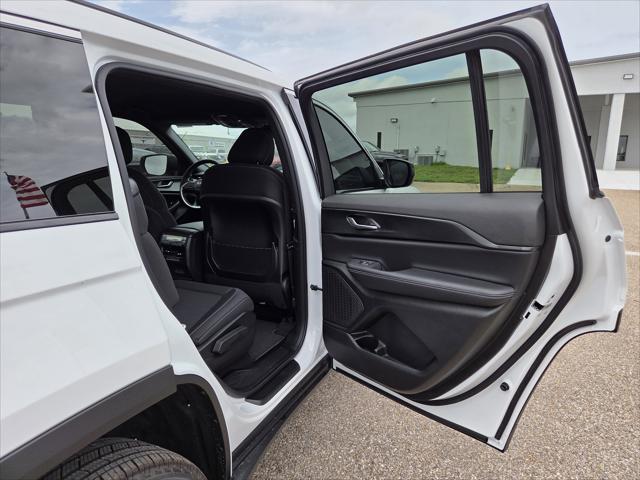 2026 Jeep Grand Cherokee L Laredo 4x4