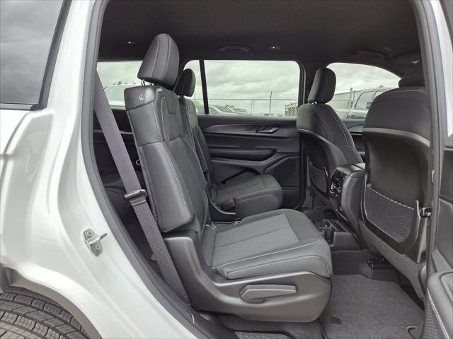 2026 Jeep Grand Cherokee L Laredo 4x4