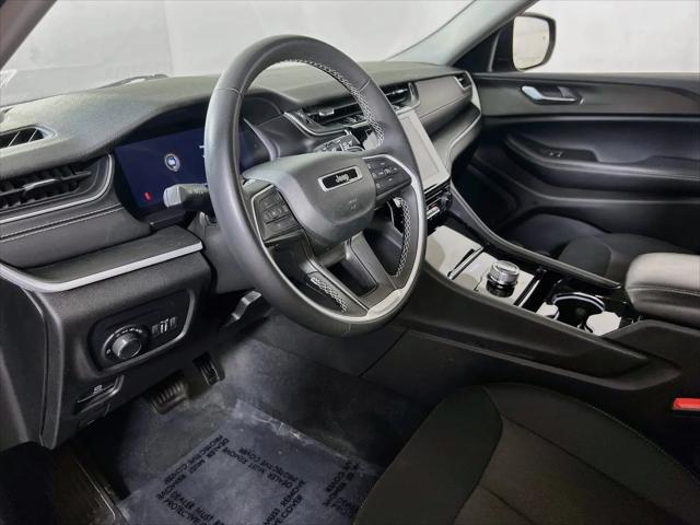 2023 Jeep Grand Cherokee Laredo 4x4