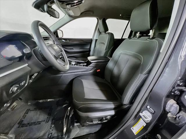 2023 Jeep Grand Cherokee Laredo 4x4