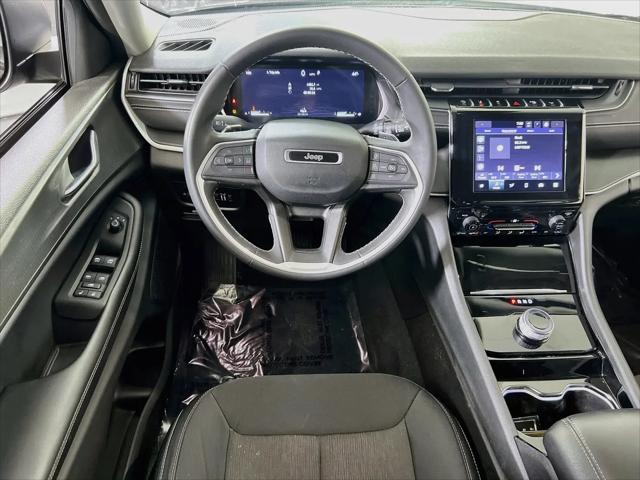 2023 Jeep Grand Cherokee Laredo 4x4