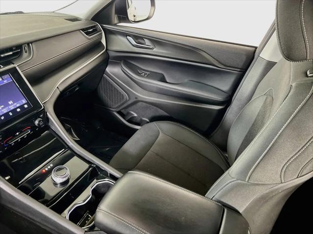 2023 Jeep Grand Cherokee Laredo 4x4