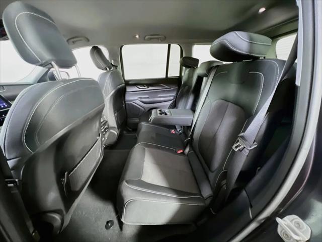 2023 Jeep Grand Cherokee Laredo 4x4