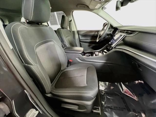 2023 Jeep Grand Cherokee Laredo 4x4