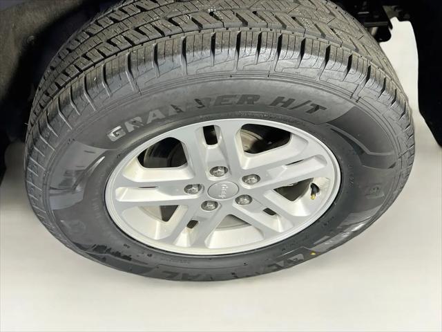 2023 Jeep Grand Cherokee Laredo 4x4