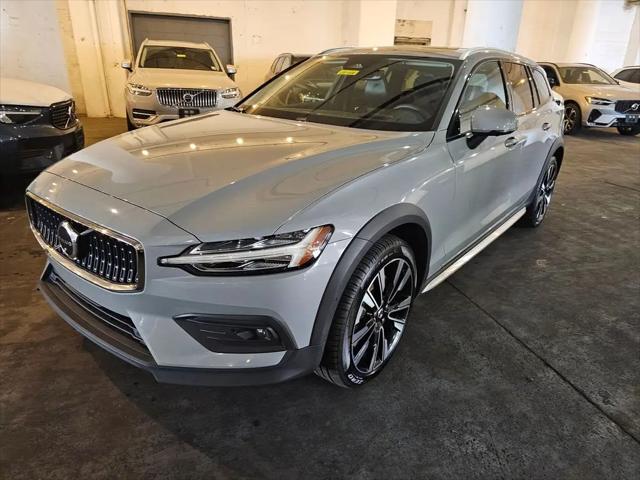 2025 Volvo V60 Cross Country Ultra, B5 AWD Gas mild hybrid for sale in Brooklyn, NY