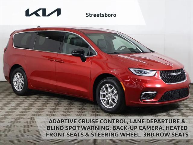 2025 Chrysler Pacifica Select for sale in Streetsboro, OH