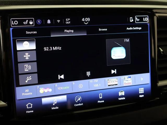 2025 Chrysler Pacifica Select