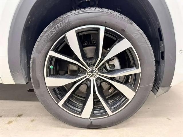 2024 Volkswagen Atlas Cross Sport 2.0T SEL Premium R-Line
