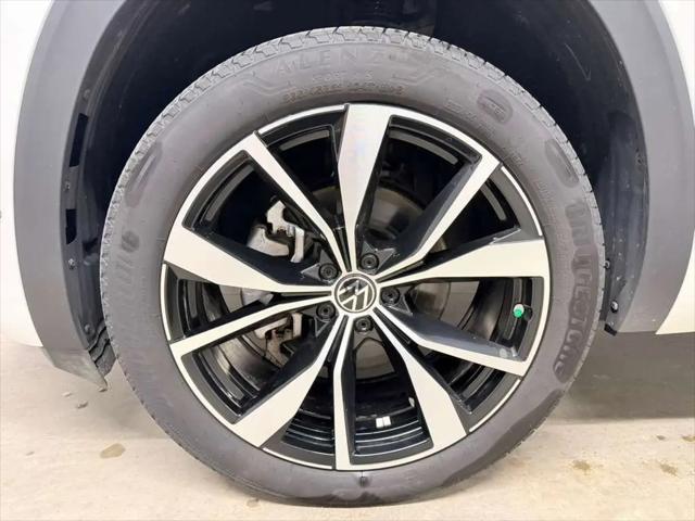 2024 Volkswagen Atlas Cross Sport 2.0T SEL Premium R-Line